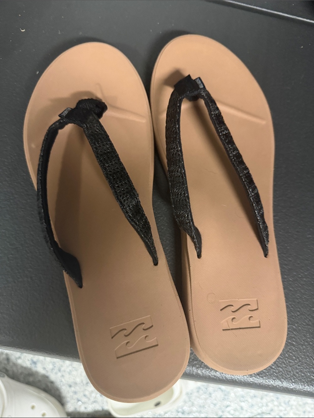 Billabong Women’s Tan Footbed with Black Straps Sandals Never worn Brand New